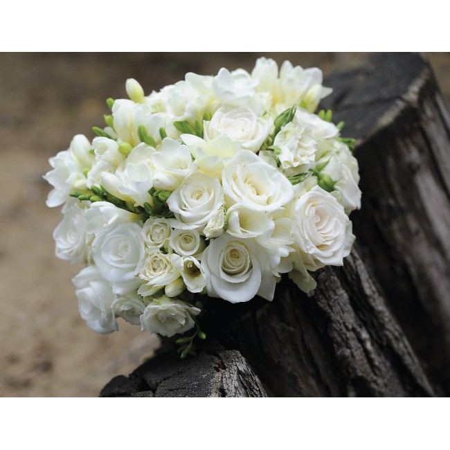 Fehér rózsacsokor