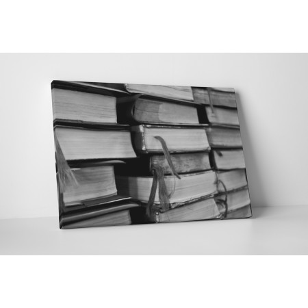 Könyvek feketén fehéren