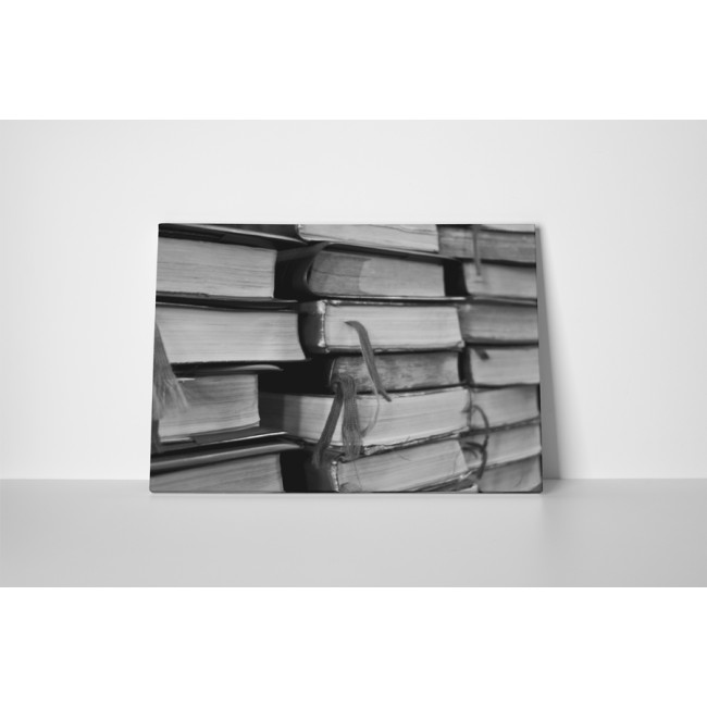 Könyvek feketén fehéren