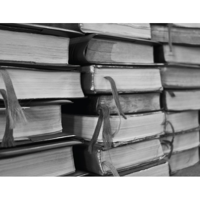 Könyvek feketén fehéren