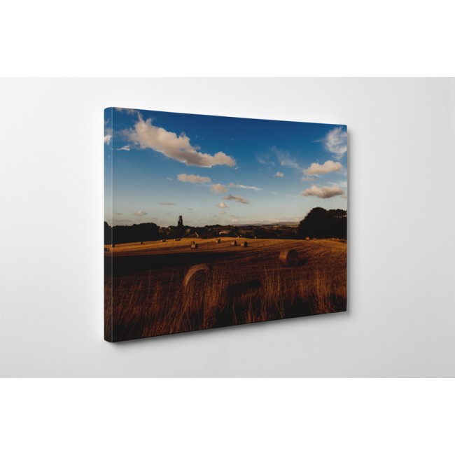 Szénakazal a mezőn