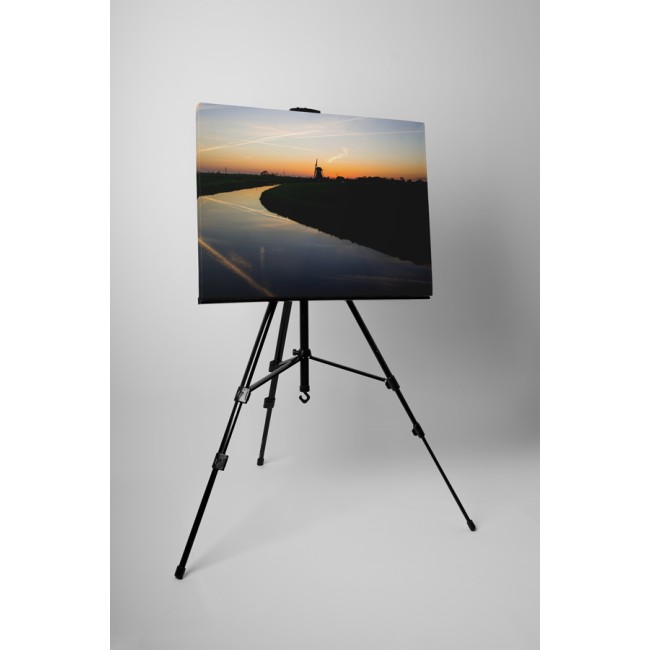 Szélmalom a naplementében