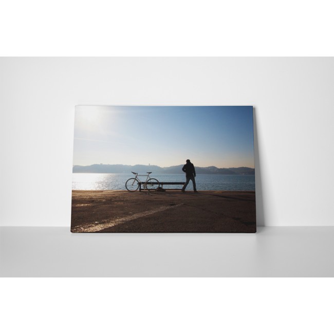 Biciklivel a vízparton