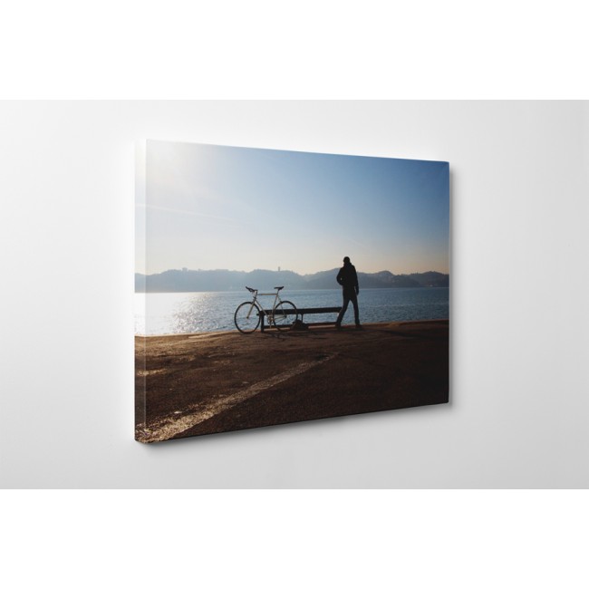 Biciklivel a vízparton