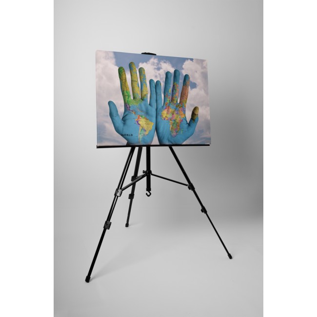 A világ a kezünkben van