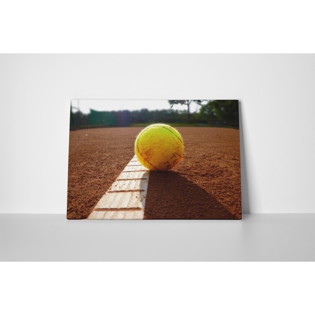 Teniszlabda a pályán