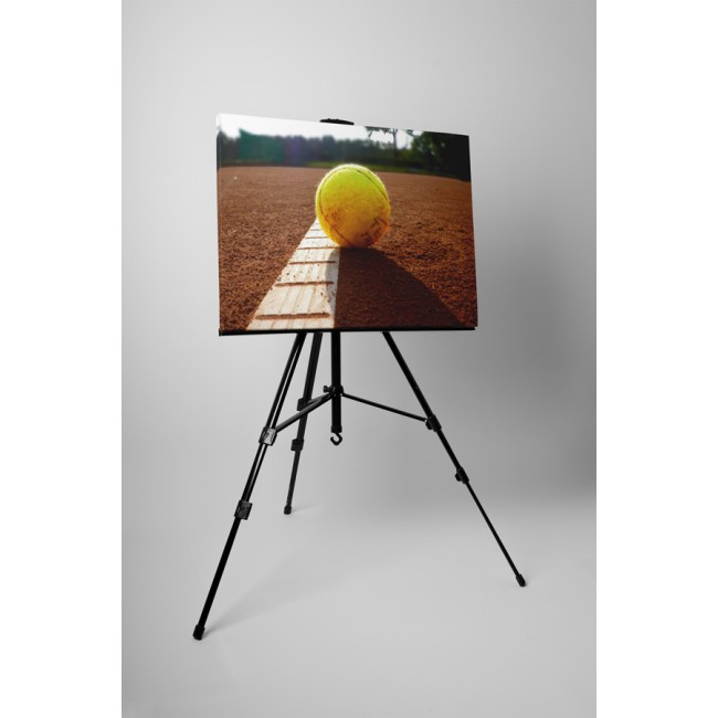 Teniszlabda a pályán