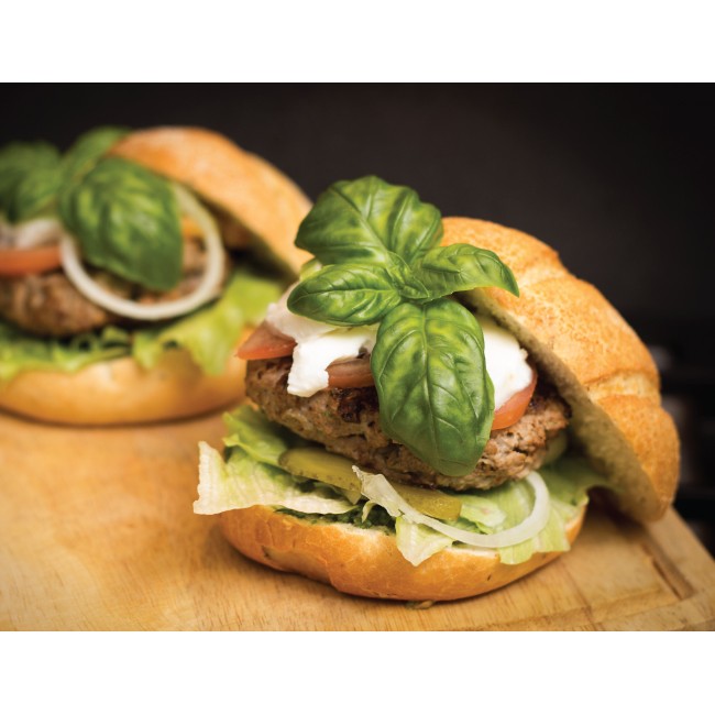 Hamburger bazsalikommal