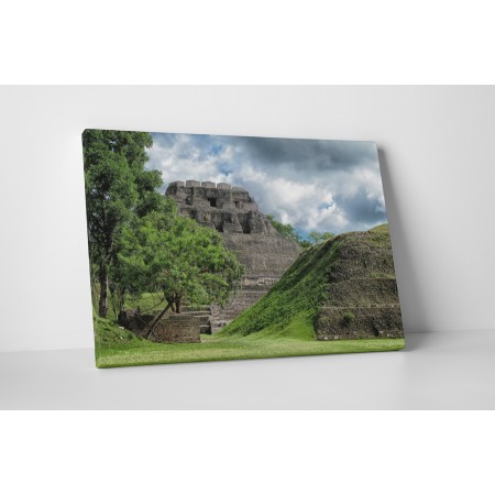 Elhagyott maja piramis