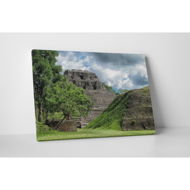 Elhagyott maja piramis