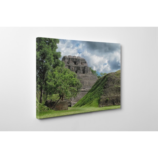 Elhagyott maja piramis