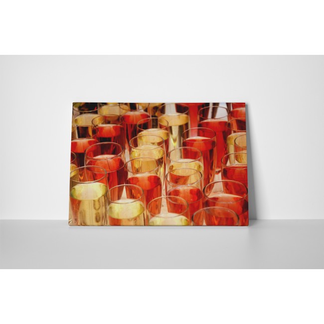 Pezsgős poharak felszolgálva