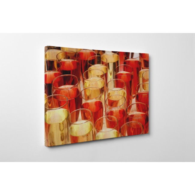 Pezsgős poharak felszolgálva