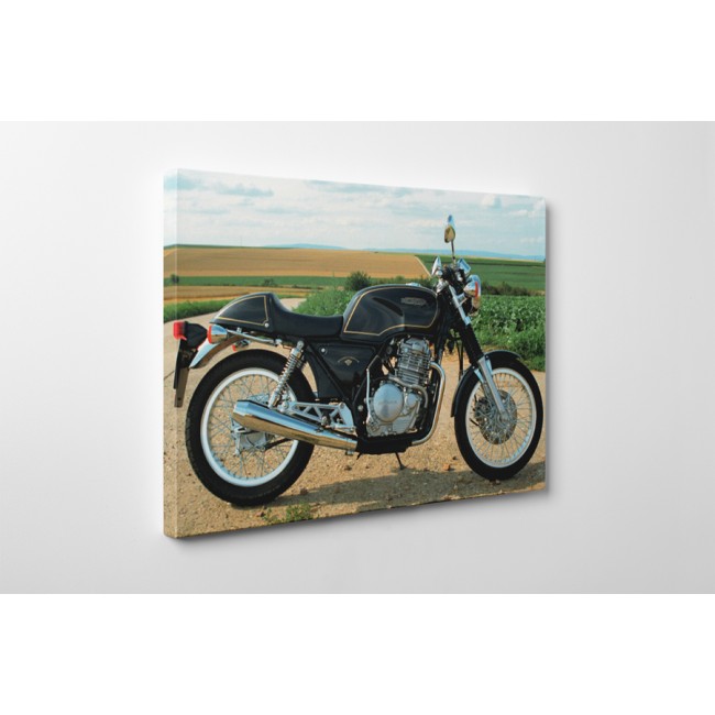 Az országút szélén