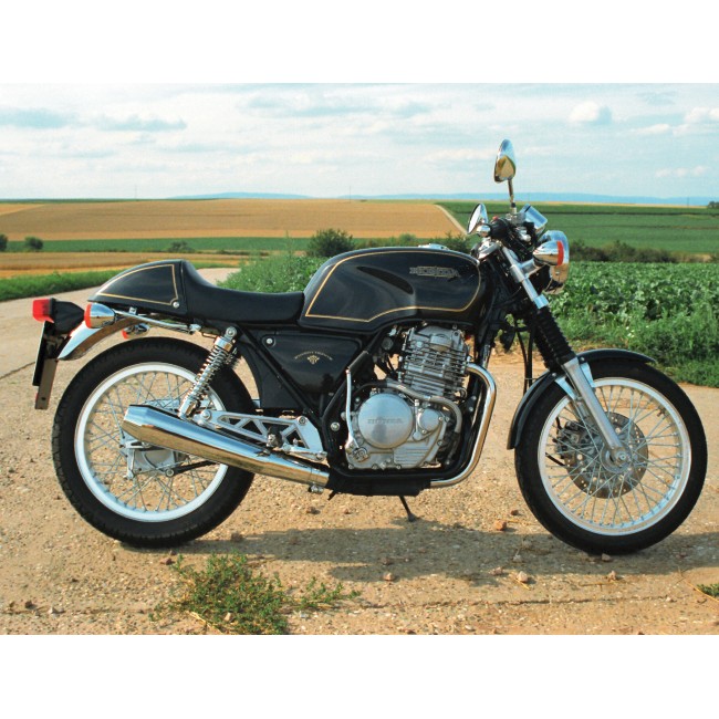 Az országút szélén