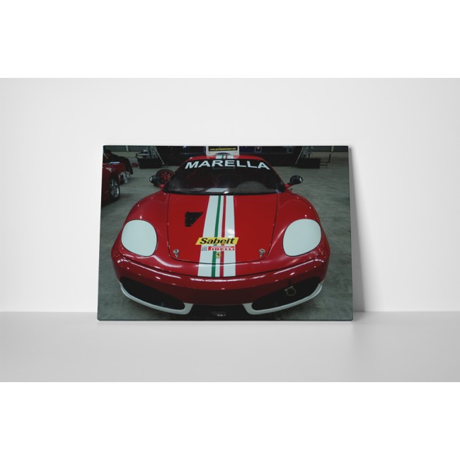 Fehér szemű Ferrari