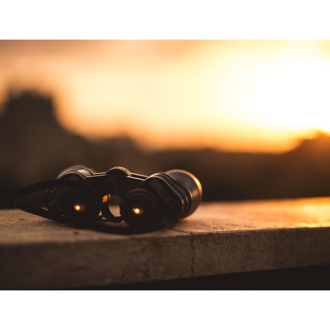 Távcső a napnyugtában